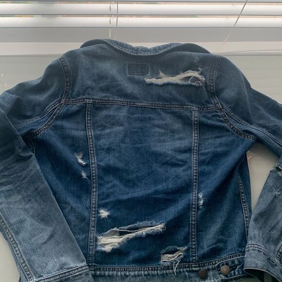 Spring Sale - American Eagle Distressed Jean jacket - Picture 3 of 3